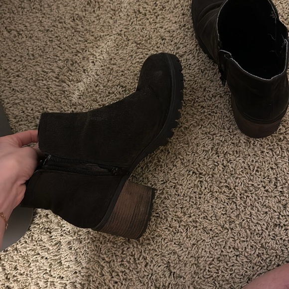 Size 8 black chunky booties - Picture 2 of 2